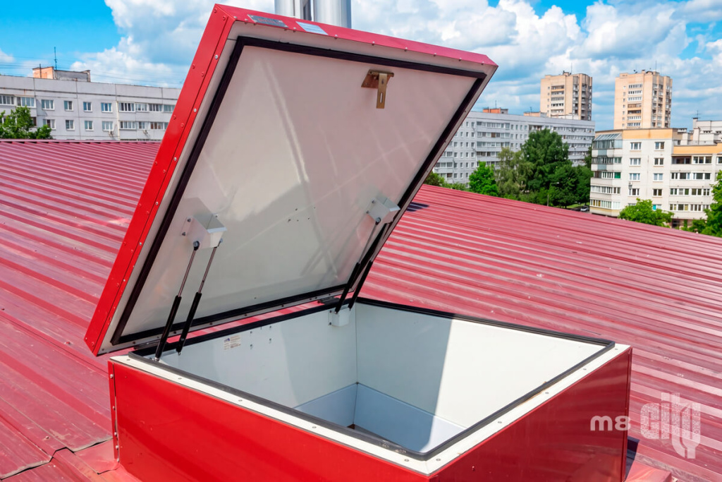 Выход на кровлю торгового центра